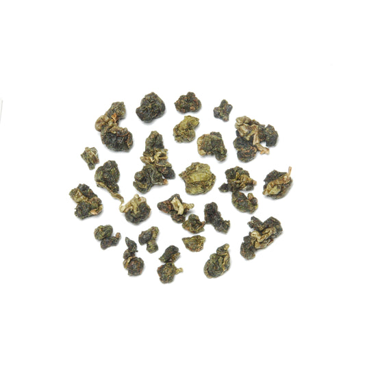 Lightly oxidized and roasted oolong tea with floral aroma and a long, sweet, elegant aftertaste from high mountain cultivation